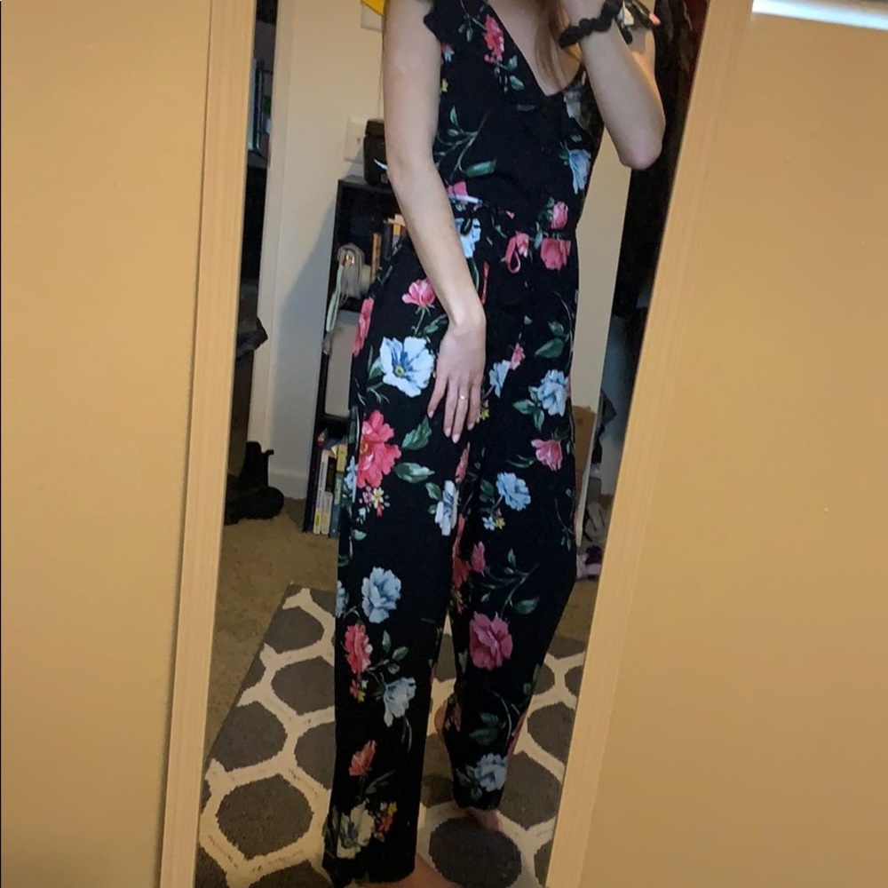 Women’s V-neck Jumpsuit